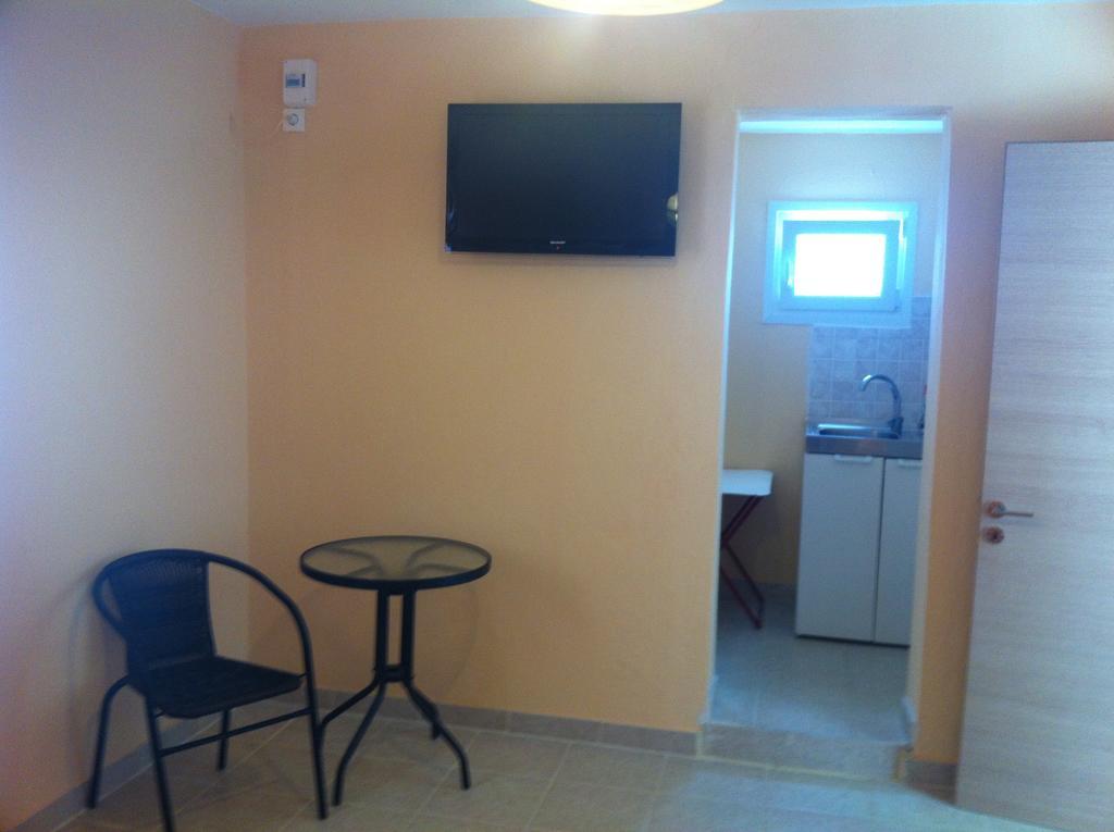 Melissa Rooms Agios Kirykos  Ruang foto